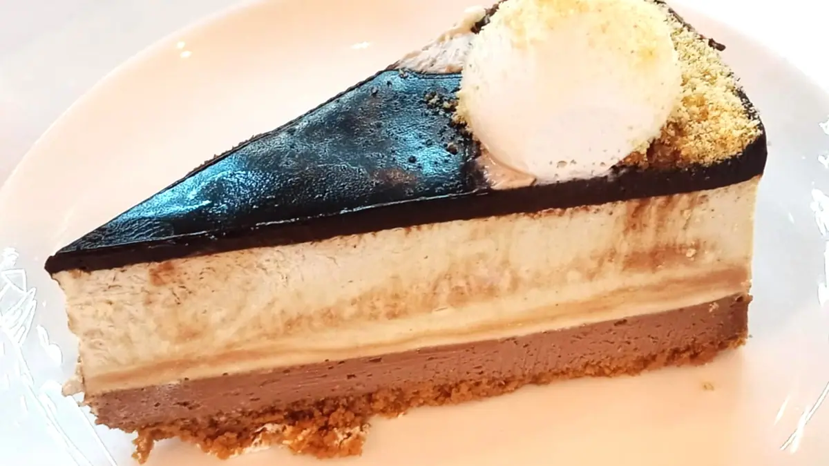 Devine Cakes And Tearoom – cake shop in Leslie, Glenrothes